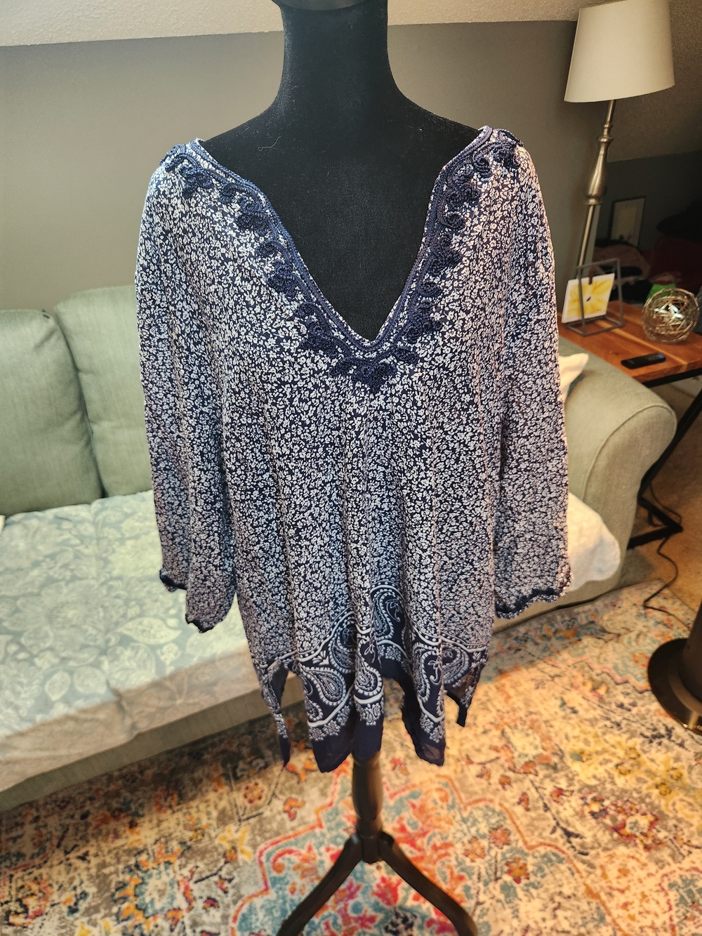 Anne Carson Navy and White Floral Top W Neckline Embroidery 2X Plus Boho Cotton